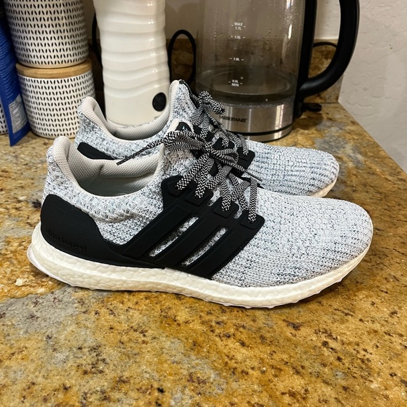 Adidas Ultraboost size 9.5 - Picture 1 of 9